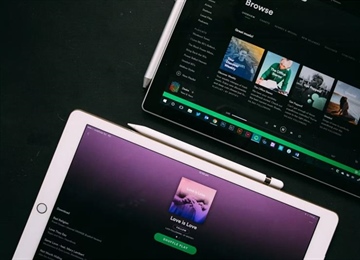 Music Streaming: How Digital Platforms Changed Listening