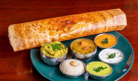 Indian Food: A World of Spices, Regions, and Culinary Traditions