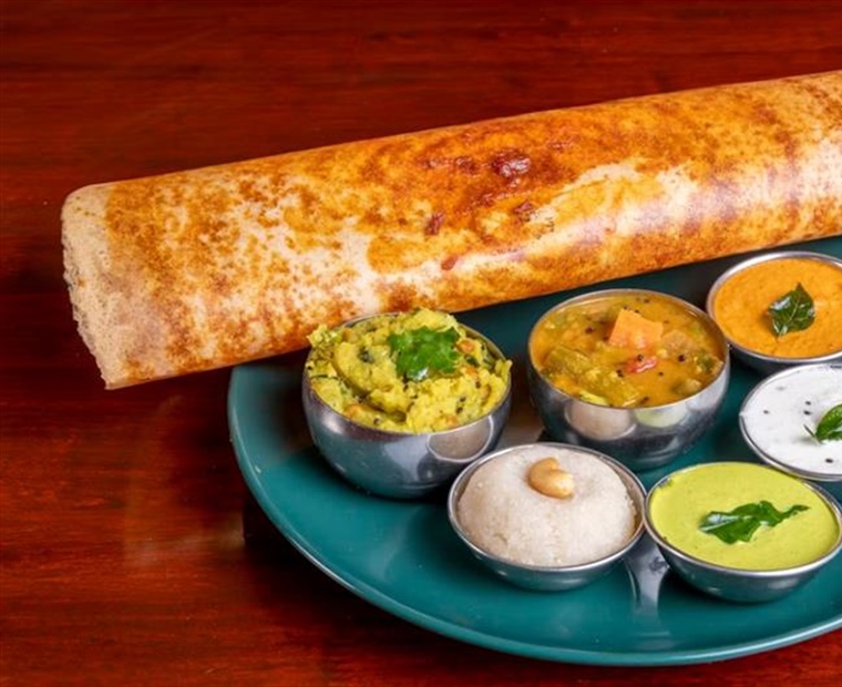 Indian Food: A World of Spices, Regions, and Culinary Traditions