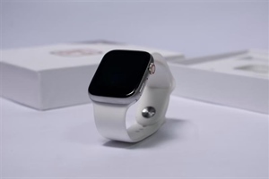 Smartwatches vs Traditional Watches: Which One Should You Wear?